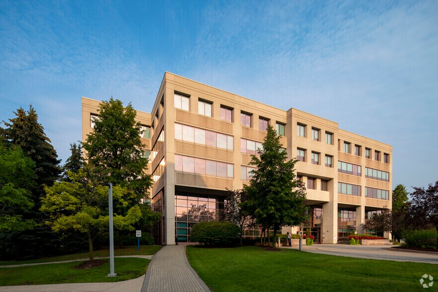 11 Allstate Pky, Markham, ON à louer - Photo du bâtiment - Image 3 de 6