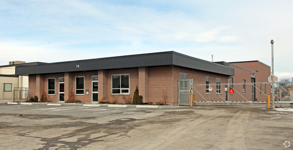 76 Millwick Dr, Toronto, ON à louer - Photo principale - Image 1 de 2