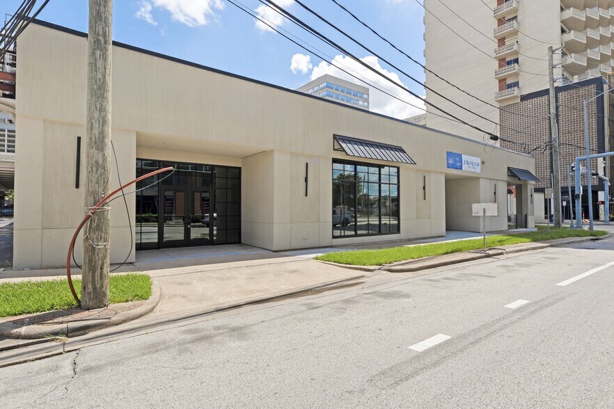 2020 Travis St, Houston, TX à louer - Photo du bâtiment - Image 3 de 6