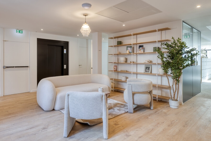 124/126 rue de Provence, Paris for lease - Building Photo - Image 2 of 5