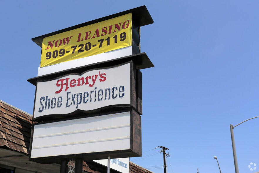 12001-12017 Carson St, Hawaiian Gdns, Hawaiian Gardens, CA à vendre - Photo du bâtiment - Image 3 de 7