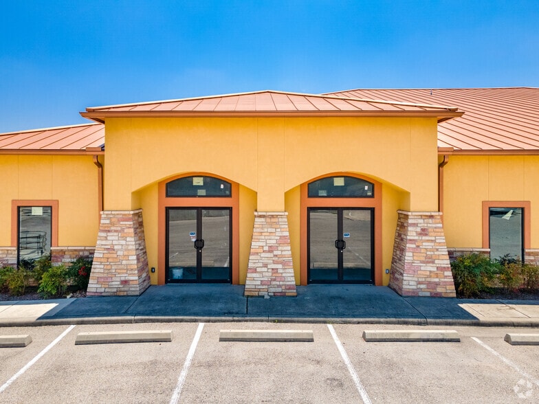 8554 Huebner Rd, San Antonio, TX à vendre - Photo du bâtiment - Image 2 de 3