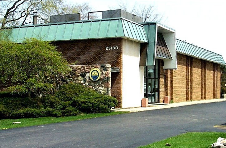 25180 Lahser Rd, Southfield, MI à louer - Photo du bâtiment - Image 2 de 6