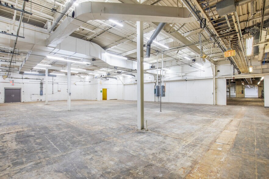 3301 Electronics Way, West Palm Beach, FL à louer - Photo du bâtiment - Image 3 de 10