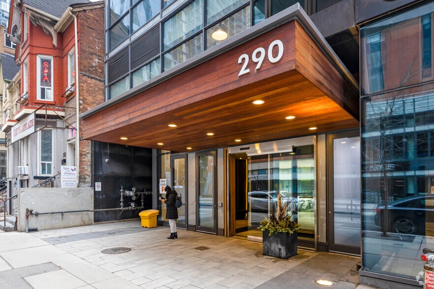 288-292 Adelaide St W, Toronto, ON à louer - Photo du bâtiment - Image 2 de 8