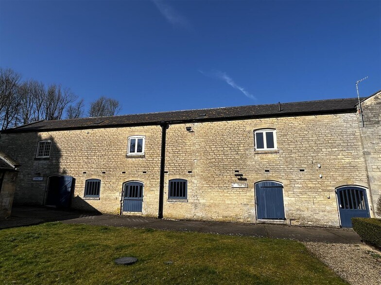 Cringle Ln, Stoke Rochford à louer - Photo du bâtiment - Image 2 de 76