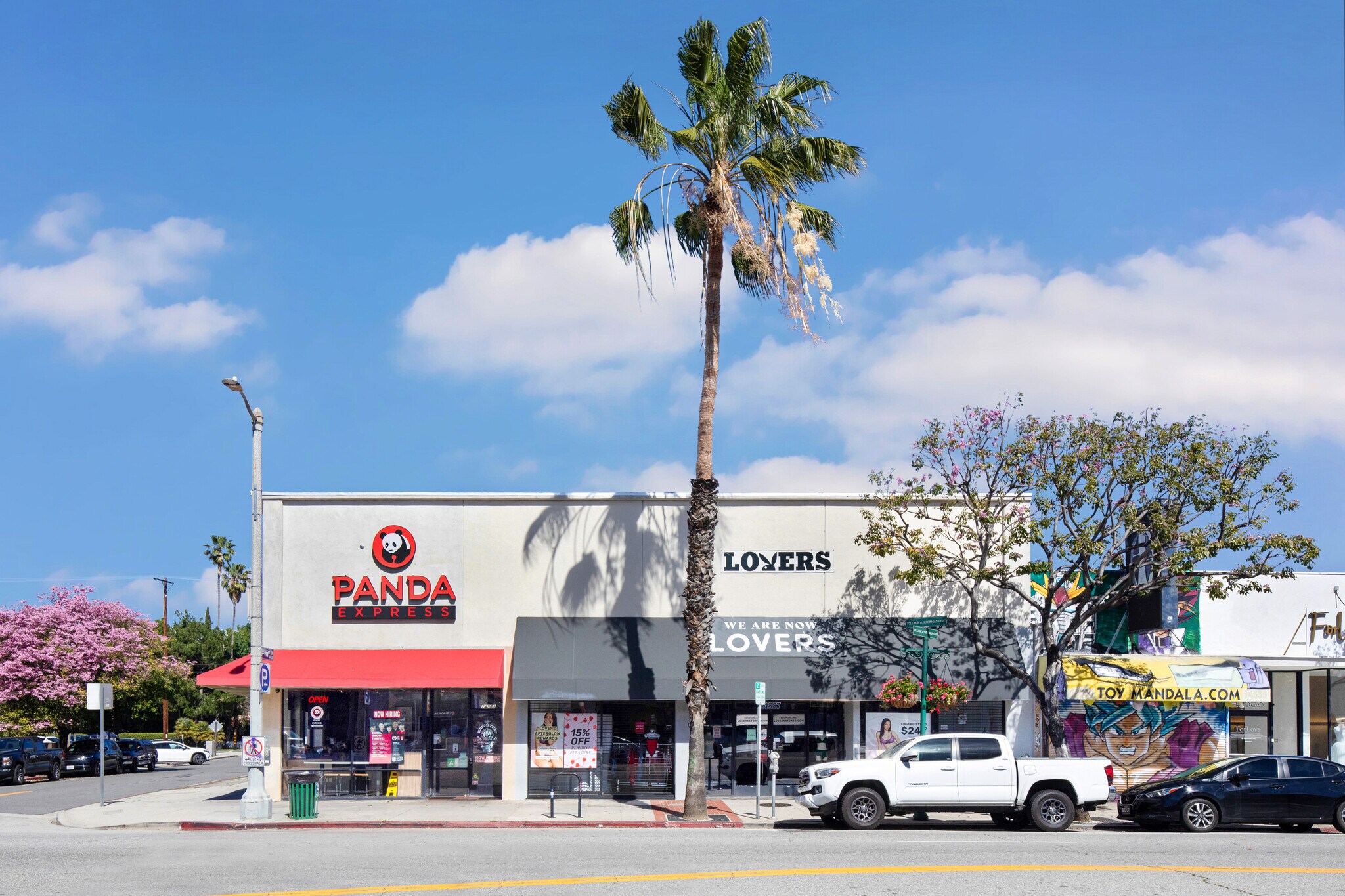 14557 Ventura Blvd, Sherman Oaks, CA for lease Primary Photo- Image 1 of 6