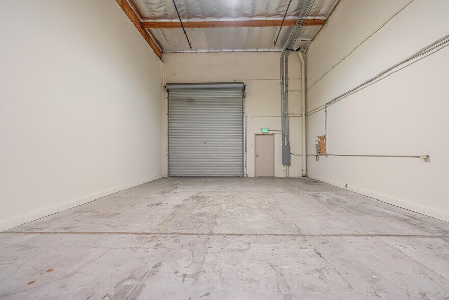 4572 Telephone Rd, Ventura, CA à louer - Photo du bâtiment - Image 3 de 48