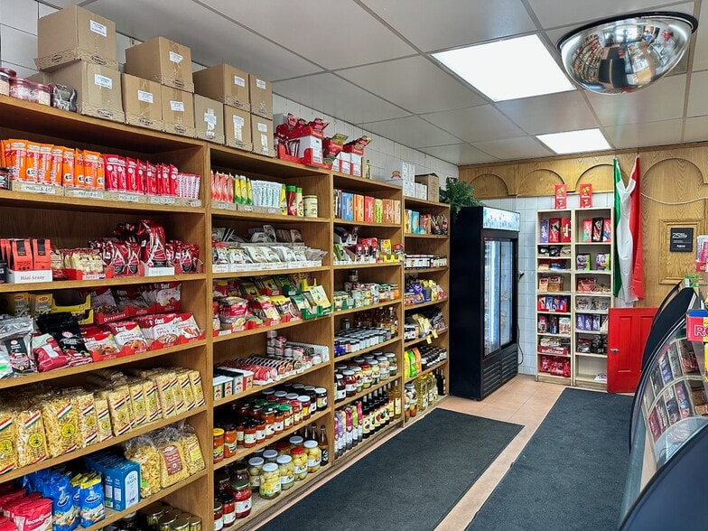 9306-9310 111 Av NW, Edmonton, AB for sale - Interior Photo - Image 3 of 7