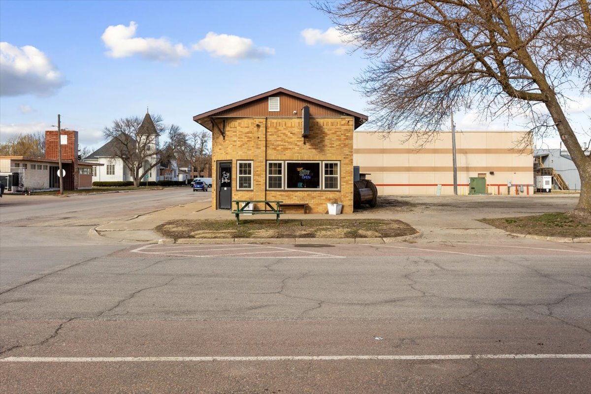 1034 8th St, Onawa, IA for sale Primary Photo- Image 1 of 61