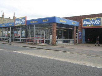 Plus de détails pour 60 Carnarvon Rd, Clacton On Sea - Commerce de détail à louer