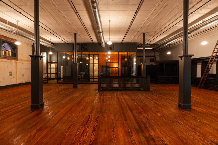 119 W San Antonio St, Lockhart, TX for lease - Building Photo - Image 3 of 26