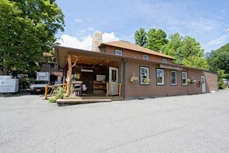 Plus de détails pour 2660 Ridge Rd, Queensbury, NY - Commerce de détail à vendre