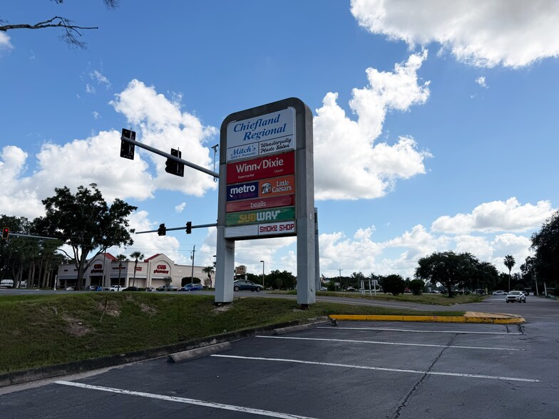 2202 N Young Blvd, Chiefland, FL à louer - Photo du bâtiment - Image 3 de 4