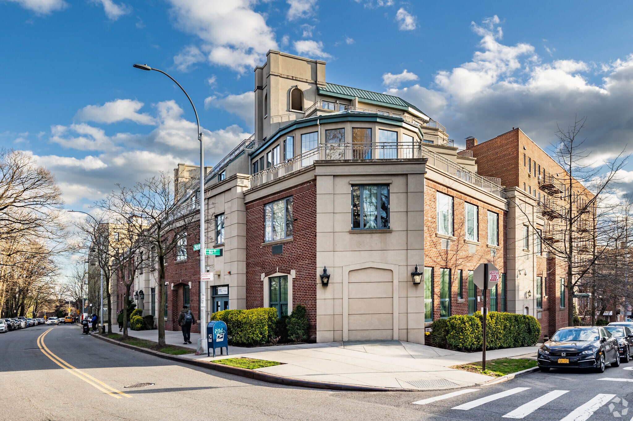 8330 Kew Gardens Rd, Jamaica, NY for sale Primary Photo- Image 1 of 7