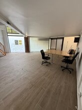 5 Place Du Colonel Fabien, Paris for lease Interior Photo- Image 2 of 5