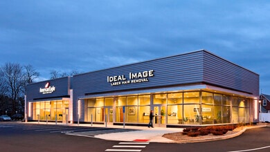 1245 New Britain Ave, West Hartford, CT à louer Photo du bâtiment- Image 1 de 3