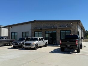 6427 Highway 105, Conroe, TX for lease Building Photo- Image 2 of 17