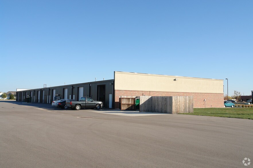 7330 W 33rd St, Wichita, KS for lease - Building Photo - Image 3 of 42