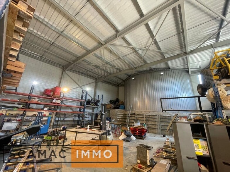 Industrial in Saint-Pierre-du-Perray for lease - Interior Photo - Image 3 of 7