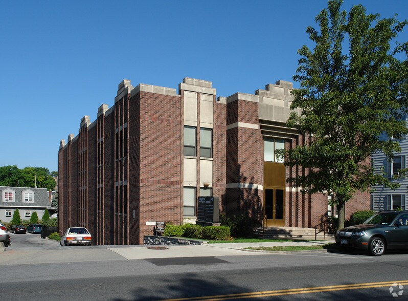 245 N Broadway, Sleepy Hollow Village, NY à louer - Photo du bâtiment - Image 2 de 2