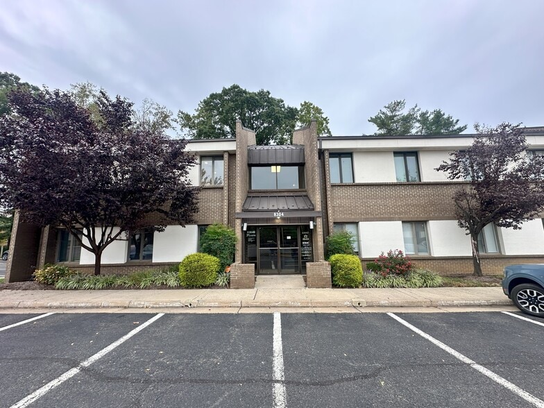 8302-8304 Old Courthouse Rd, Vienna, VA for sale - Building Photo - Image 2 of 15