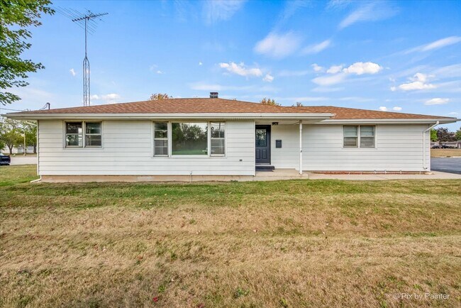 Plus de détails pour 124 E Oak Knoll Dr, Hampshire, IL - Bureau à vendre