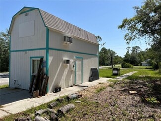 More details for 18132 Commercial Way, Weeki Wachee, FL - Retail for Sale