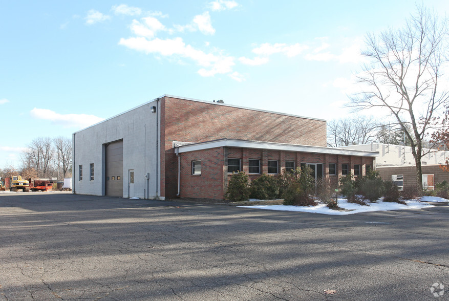 10 Southwood Dr, Bloomfield, CT for lease - Primary Photo - Image 1 of 4