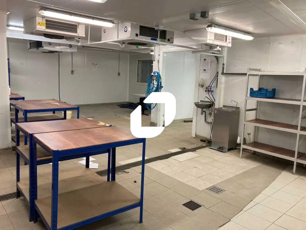 Flex in Montreuil for lease Interior Photo- Image 1 of 7