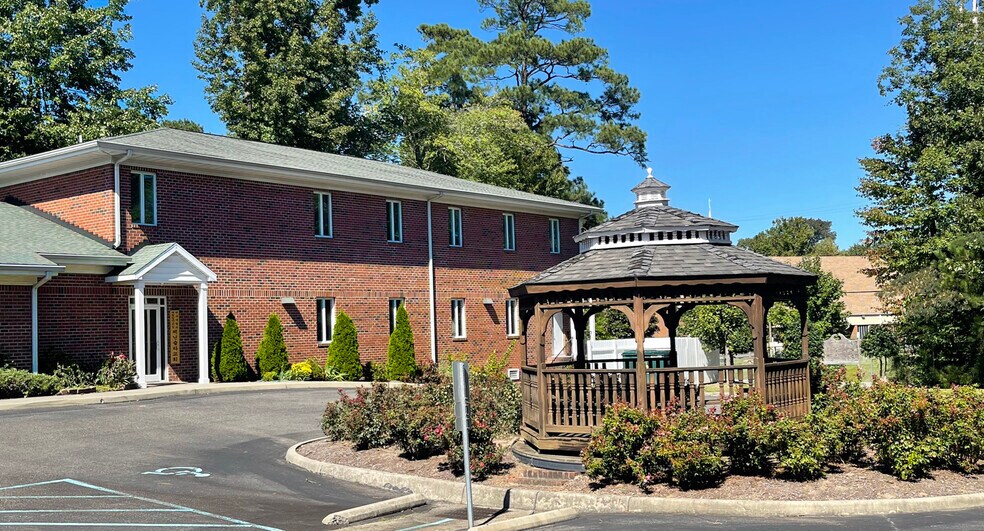 13626 Warwick Blvd, Newport News, VA à louer - Photo du bâtiment - Image 1 de 10
