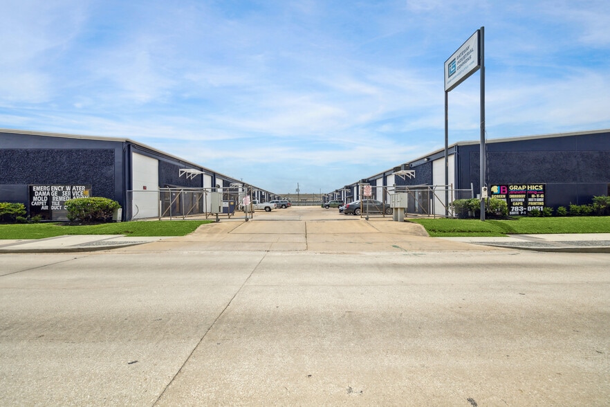 6989 W Little York Rd, Houston, TX for lease - Building Photo - Image 3 of 4