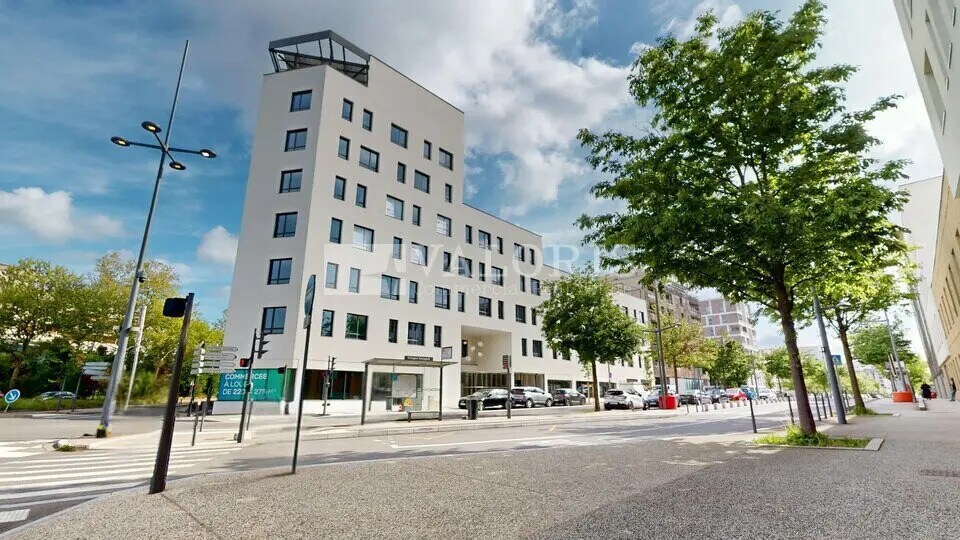 Office in Lyon for sale Building Photo- Image 1 of 15