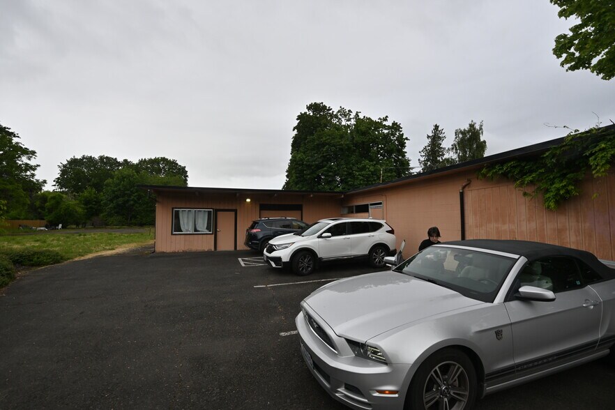 2625 Pacific Ave, Forest Grove, OR à vendre - Photo du bâtiment - Image 3 de 5