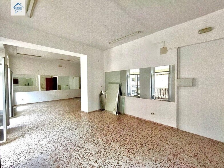 Retail in Cáceres, Cáceres for lease - Building Photo - Image 3 of 7