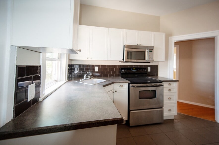 199 Overdale St, Winnipeg, MB for sale - Building Photo - Image 3 of 12