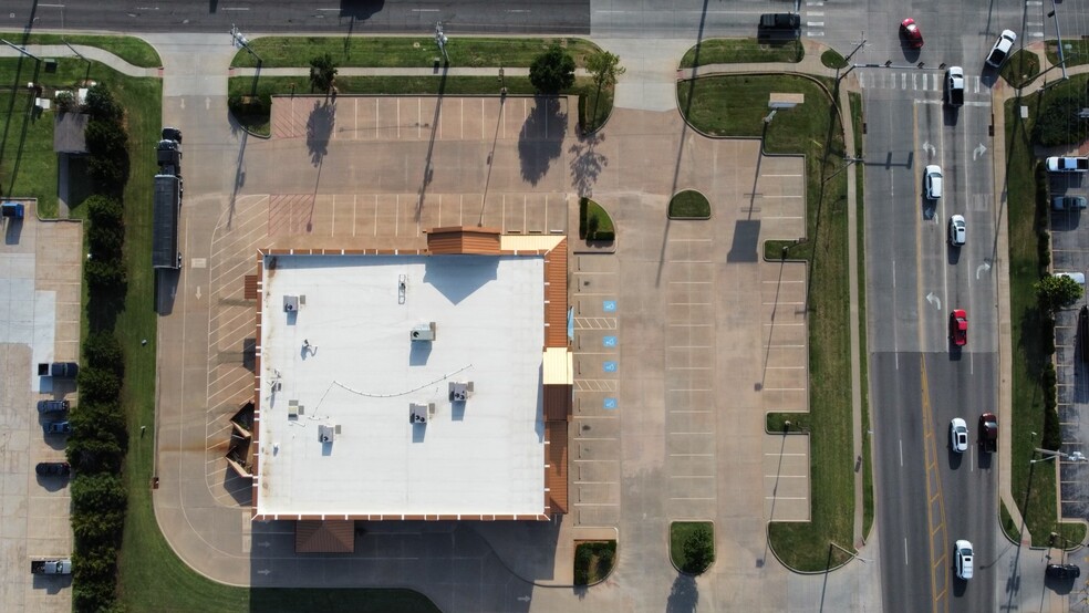 1040 SW 19th St, Moore, OK for lease - Aerial - Image 2 of 3