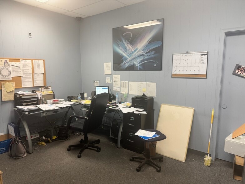 34401 Commerce Rd, Fraser, MI à louer - Photo du bâtiment - Image 3 de 30