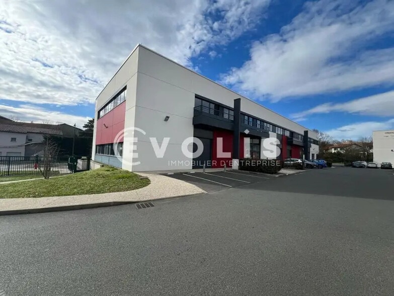 27 Chemin Des Peupliers, Dardilly for lease - Building Photo - Image 1 of 23