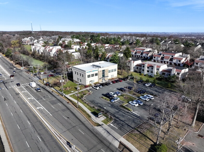 456 Prospect Ave, West Orange, NJ à vendre - Photo du bâtiment - Image 2 de 6