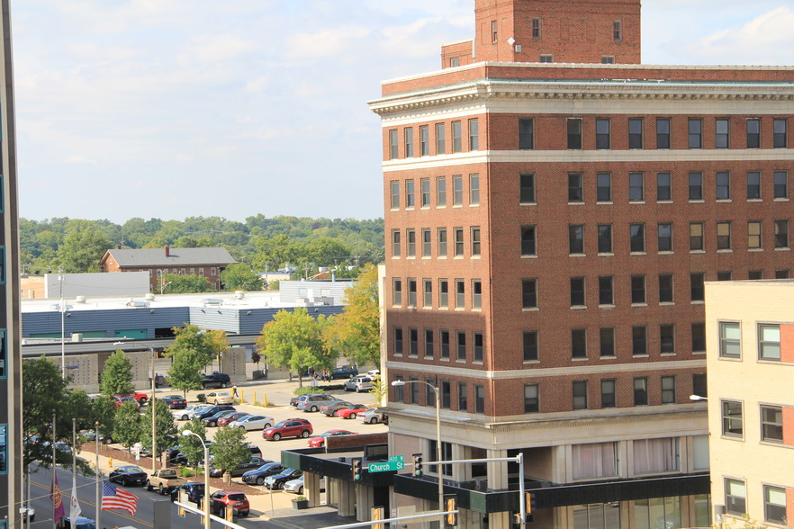 401-405 W State St, Rockford, IL for lease - Building Photo - Image 2 of 2