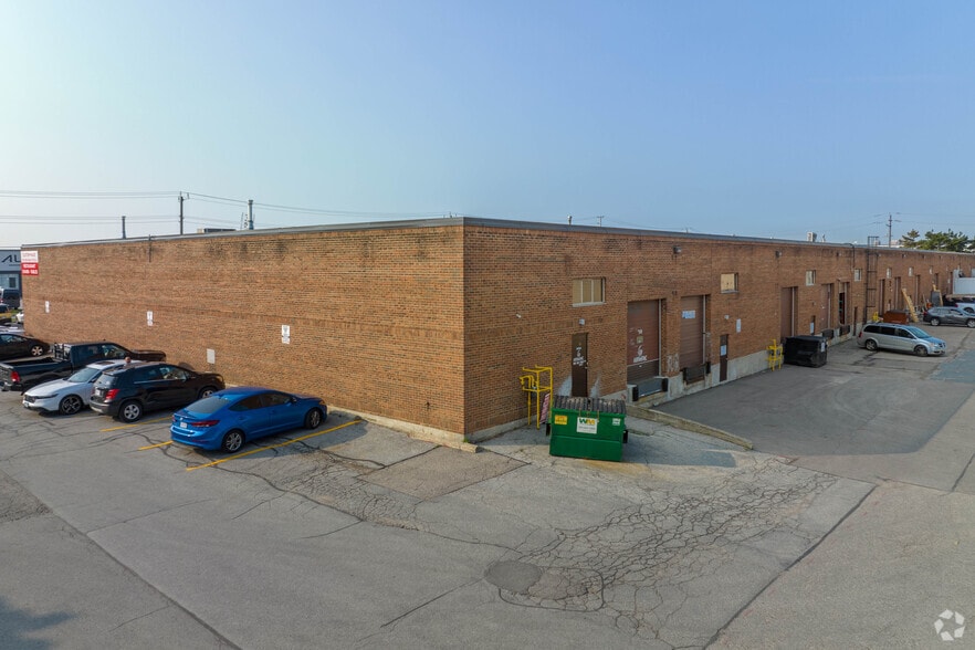 1375 Aimco Blvd, Mississauga, ON à louer - Photo du bâtiment - Image 3 de 5