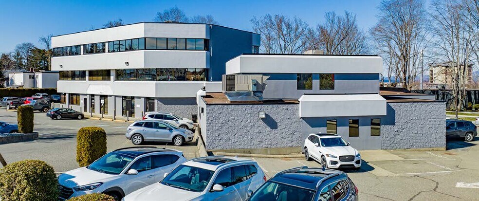 154 Memorial Av, Parksville, BC à louer - Photo du bâtiment - Image 2 de 4