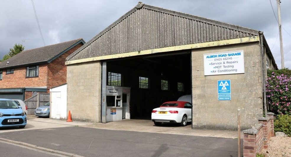 4 Albion Road, Fordingbridge for sale - Building Photo - Image 1 of 4