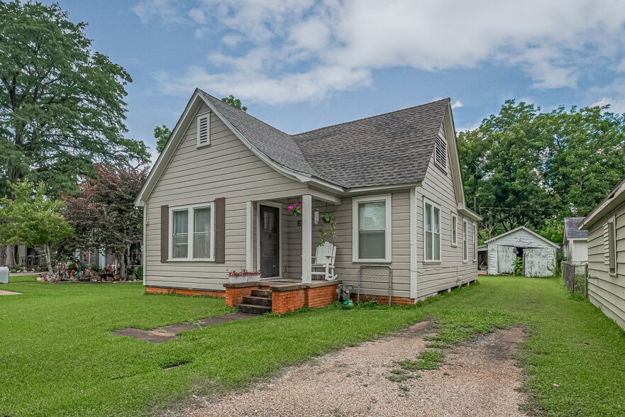 Investment Portfolio in Wharton portfolio of 4 properties for sale on LoopNet.ca - Building Photo - Image 2 of 119