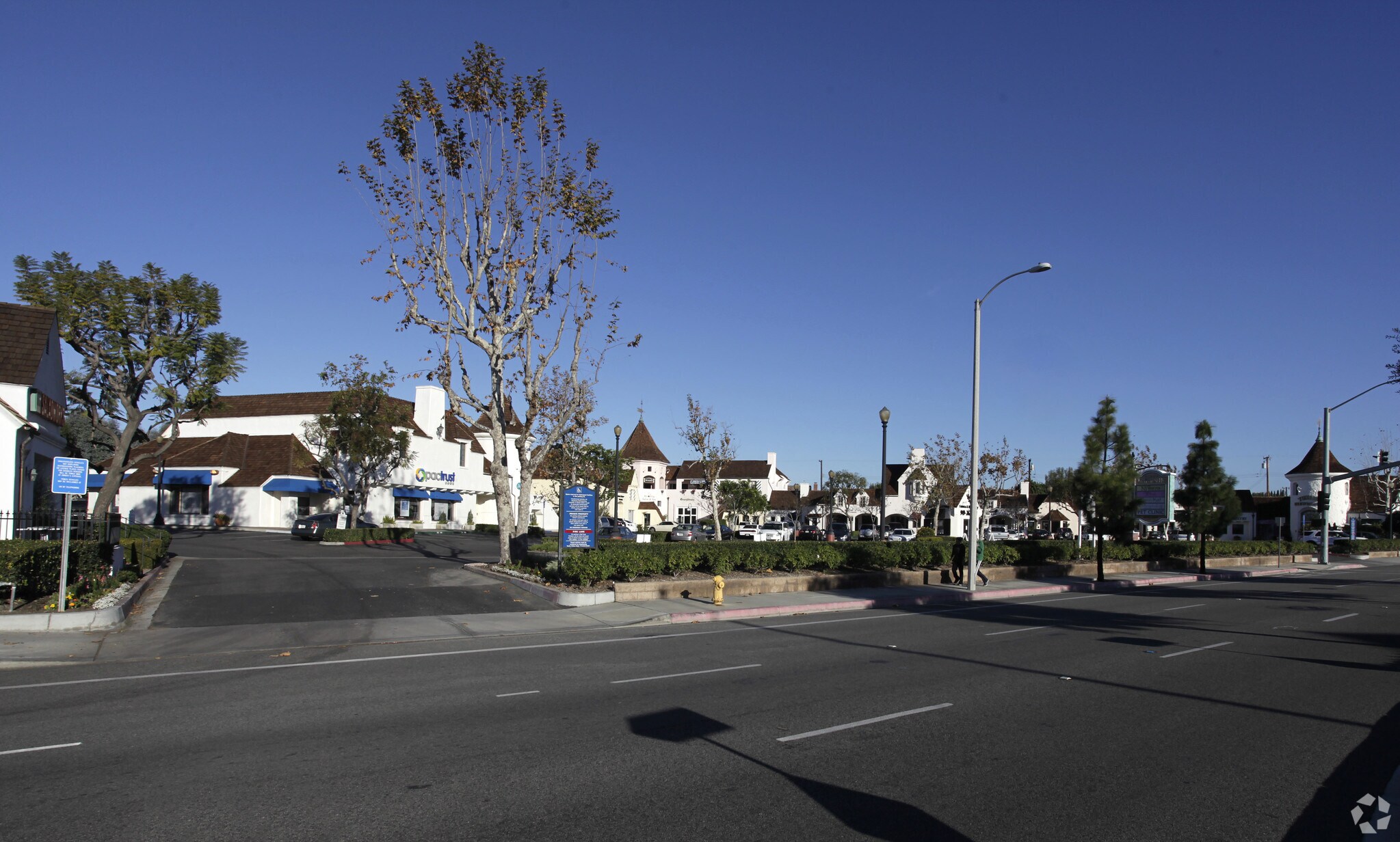 13011-13051 Newport Ave, Tustin, CA à vendre Photo principale- Image 1 de 1