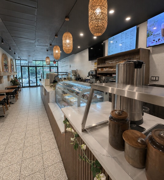 570 Ninth Ave, New York, NY for lease - Building Photo - Image 3 of 3