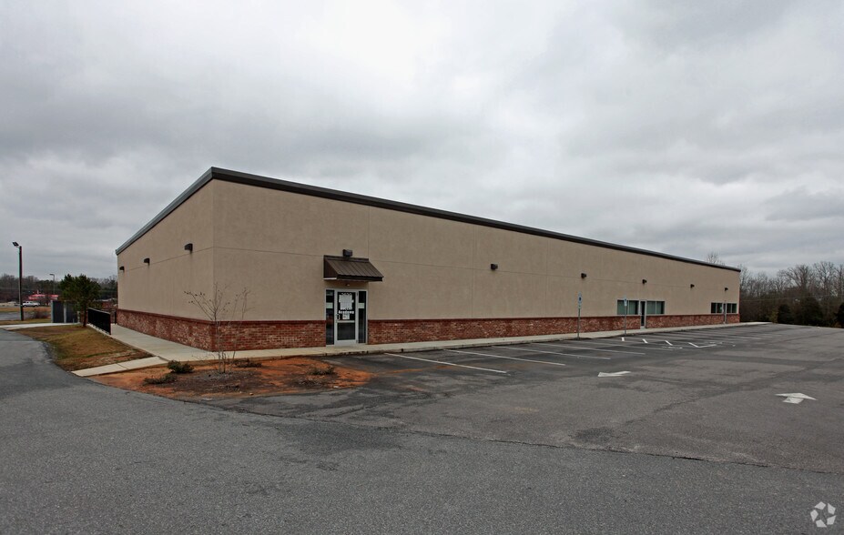 2620 Nelda Dr, Monroe, NC à vendre - Photo principale - Image 1 de 2