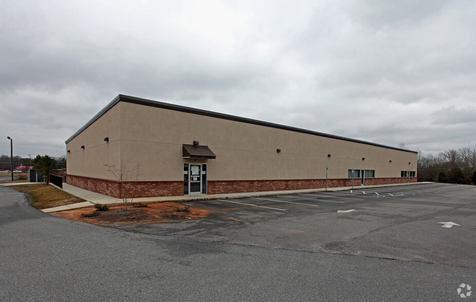 2620 Nelda Dr, Monroe, NC for sale - Primary Photo - Image 1 of 2