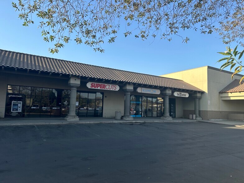 5203 W Walnut Ave, Visalia, CA à louer - Photo du bâtiment - Image 3 de 7